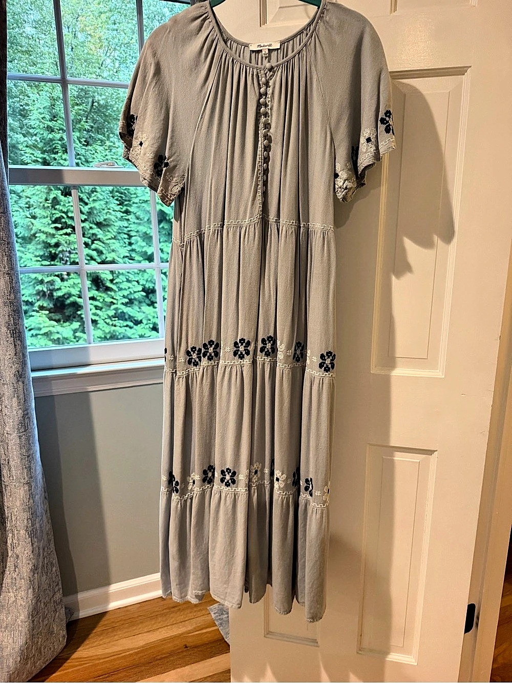 Madewell Embroidered Button-Front Tiered Midi Dress Gray Small